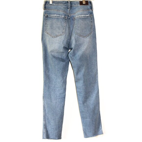 HOLLISTER Ultra High Rise Mom Jeans with Raw Hem - W24/L27 (Size 0R) - Picture 5 of 13